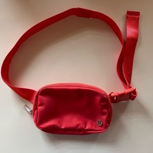 Lululemon Everywhere Belt Bag